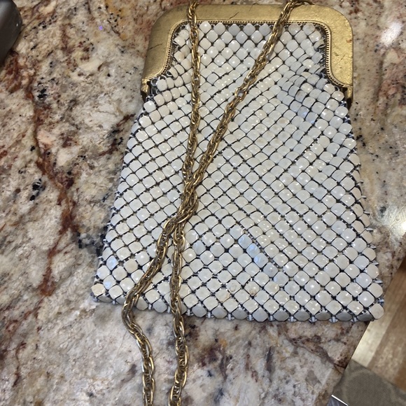 Vintage Whiting and Davis white bag 1970’s - Picture 8 of 11